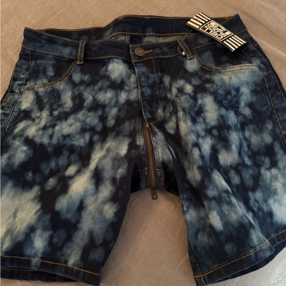 CELLBLOCK BLEACHED Jean Shorts.